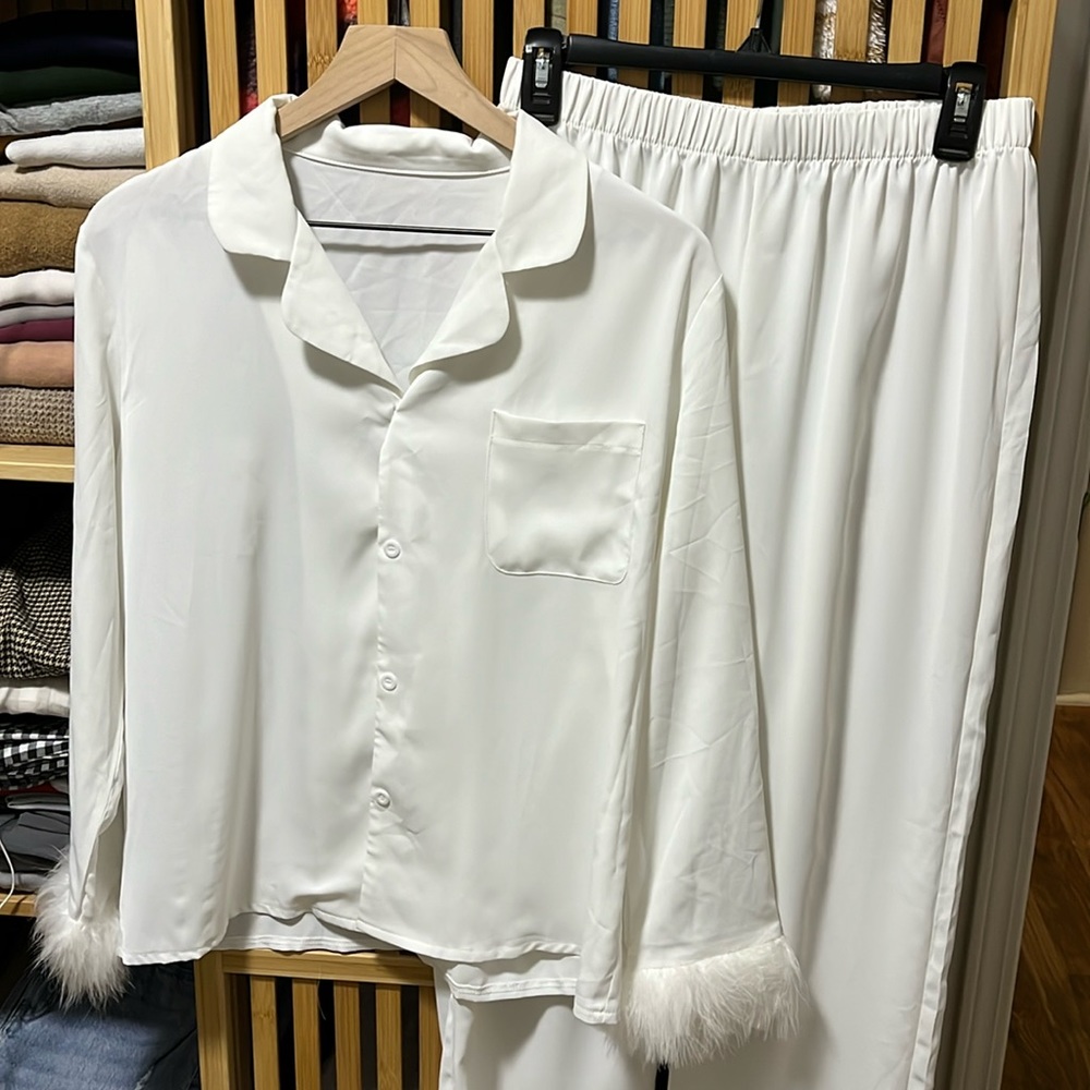 NWOT womens fuzzy cuff pajama set